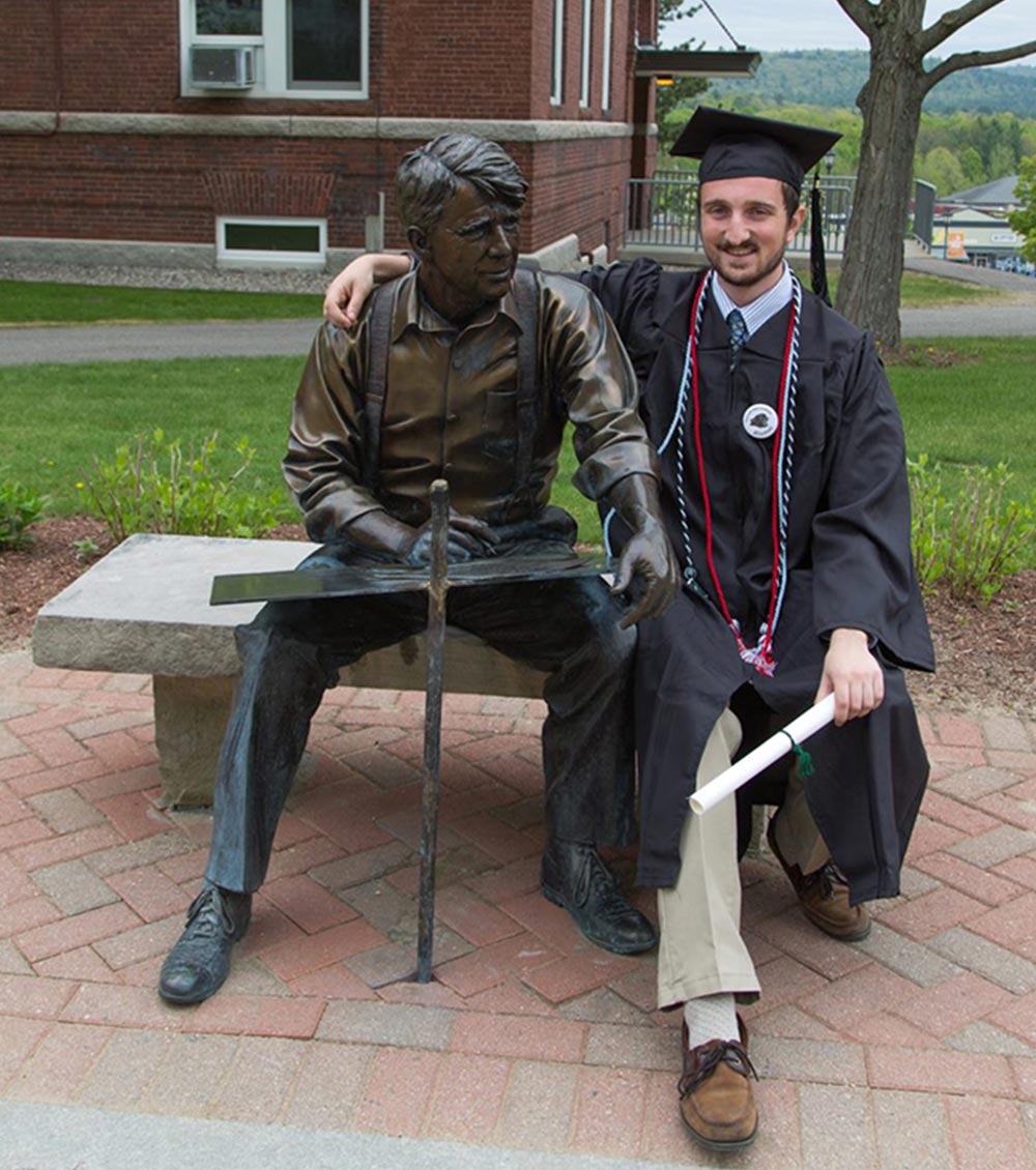 Student with statue of Robert Frost