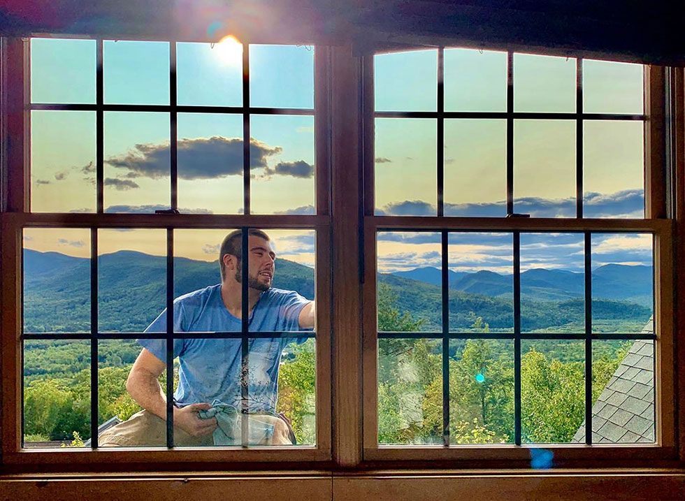Kaleb Phelps ’19, window cleaning in the White Mountains.